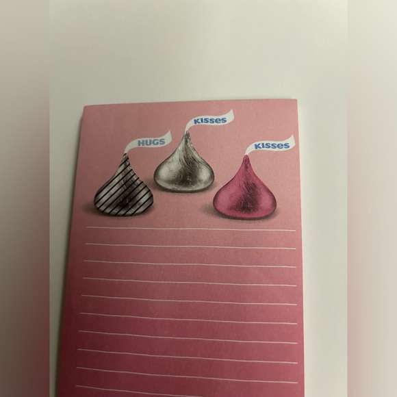 New Hershey's Kisses Pink Short Pad Hershey's Official Licensed Product Hugs - Picture 3 of 8